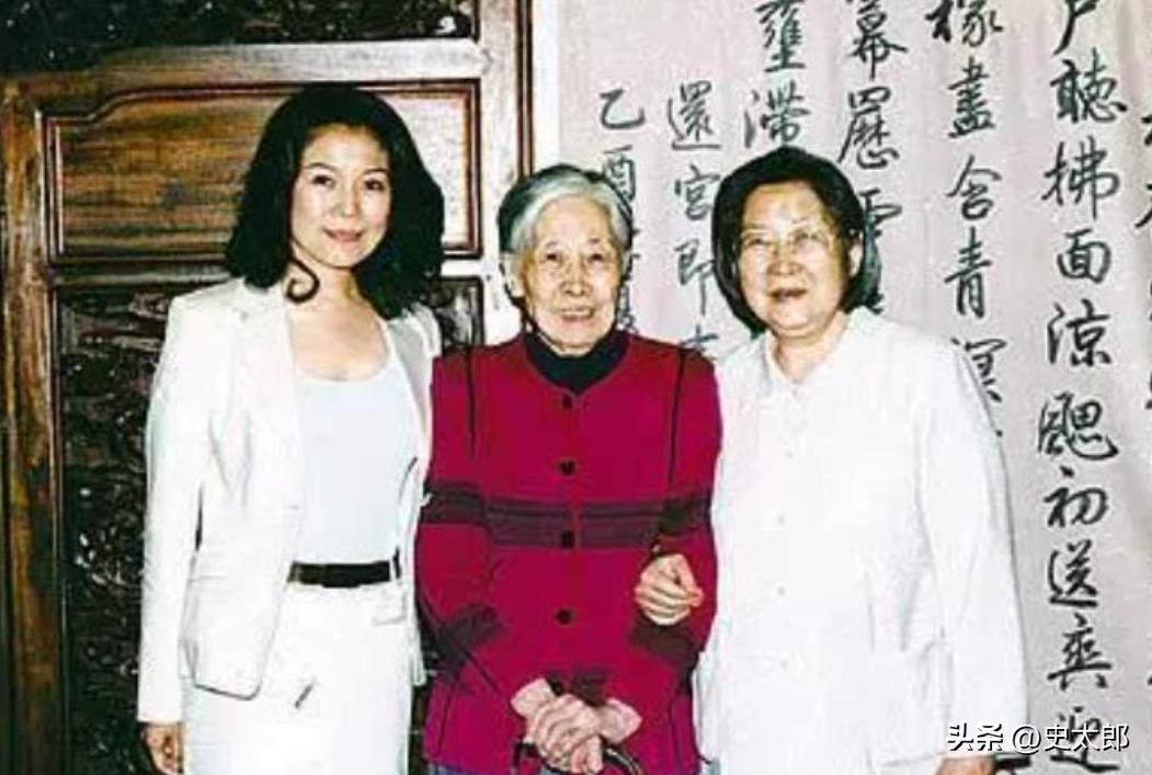 2004年北京初夏，一场低调的家常聚餐，成为毛、刘两大革命家族最温暖的岁月注脚。