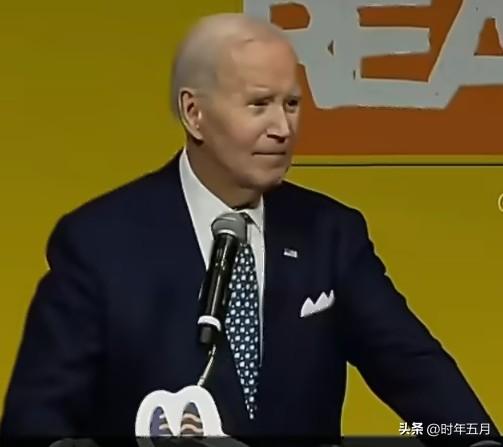 拜登：拆白宫东翼修宴会厅、把名字刻在肯尼迪中心上、给自己建凯旋门、甚至雇自己的泳