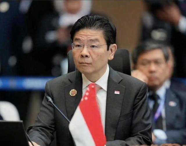 这两天，看到中国如此严厉制裁日本，当初还替日本讲话的新加坡总理黄循财可谓是瑟瑟发