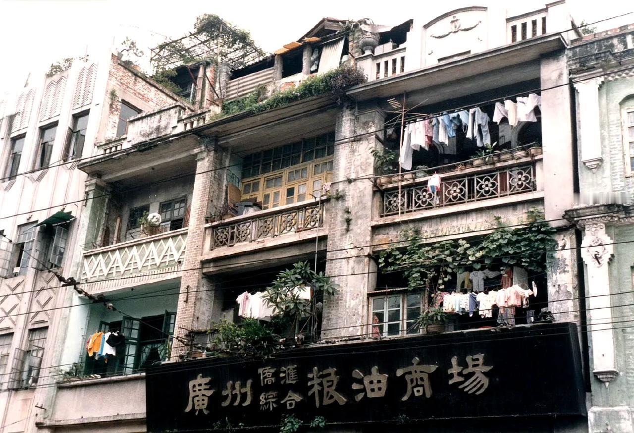 老建筑，广州，1987年摄。 ​​​