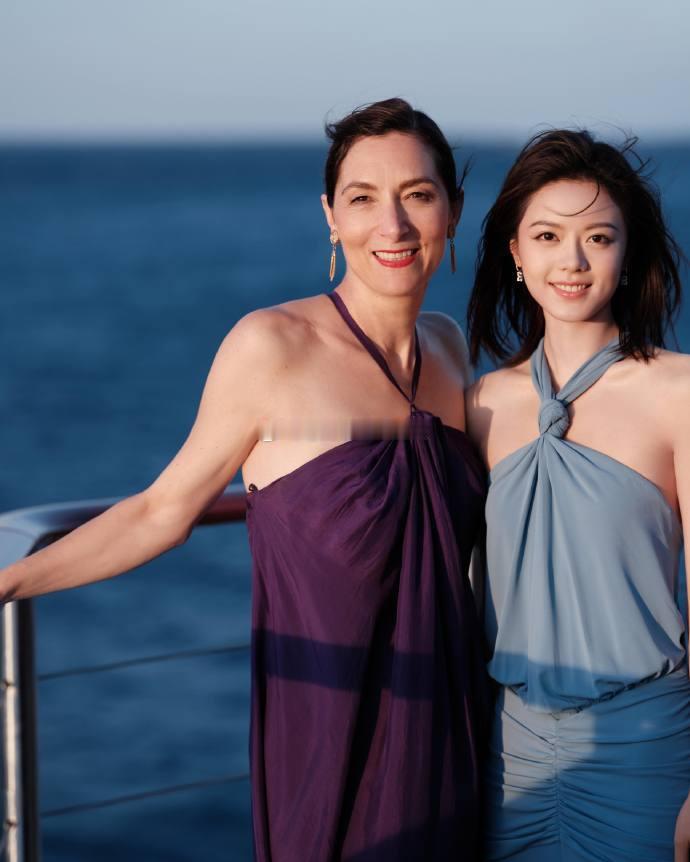 赵今麦娇兰全球总裁LV太子妃合照 赵今麦与娇兰全球总裁、LV太子妃惊喜同框！三位