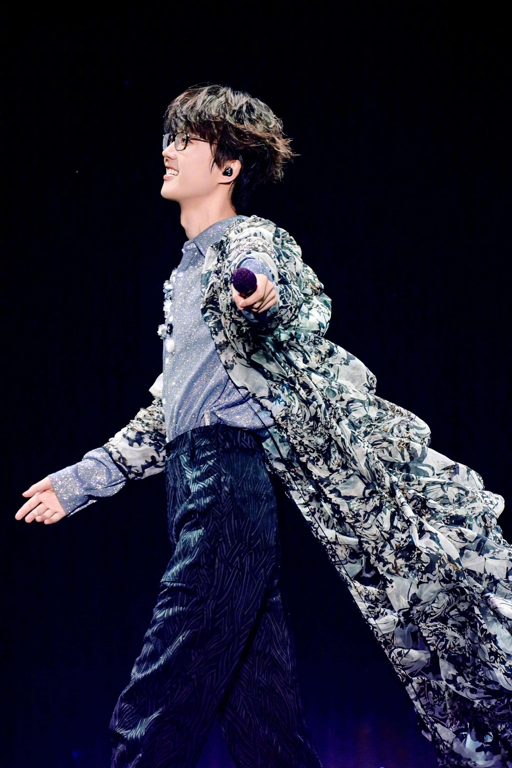 #许嵩 我不配看恋综吗# 什么都看只会让我哥营养均衡[笑cry] ​​​