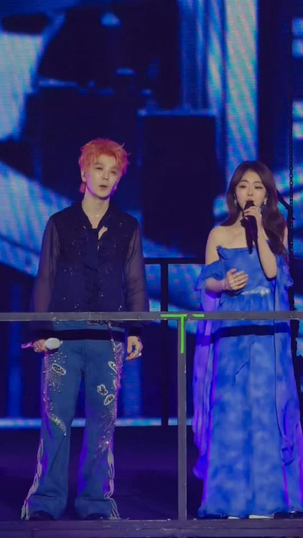 谭松韵首次当演唱会嘉宾从荧幕走到舞台，松弛感拉满，一开口就是满满青春气息，唱跳潜