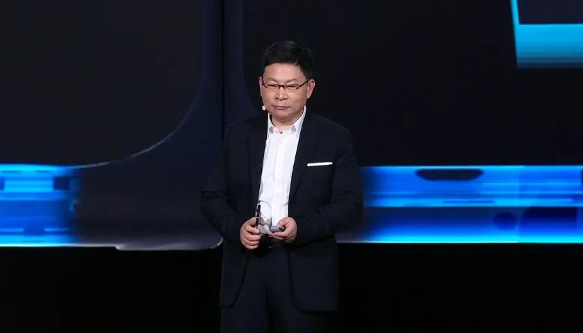 余承东和赵明这是“杠上了”？

某科技称，余承东在发布会上说，靠抄袭是没有未来的
