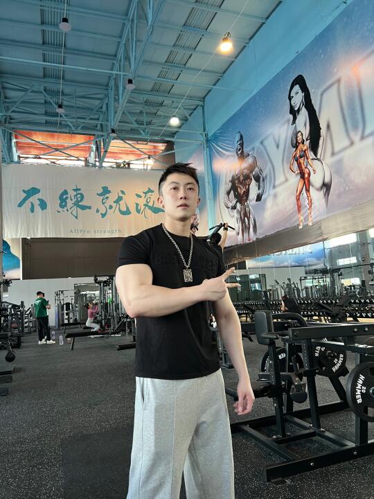 是我目前在深圳见过体积最大的铁馆