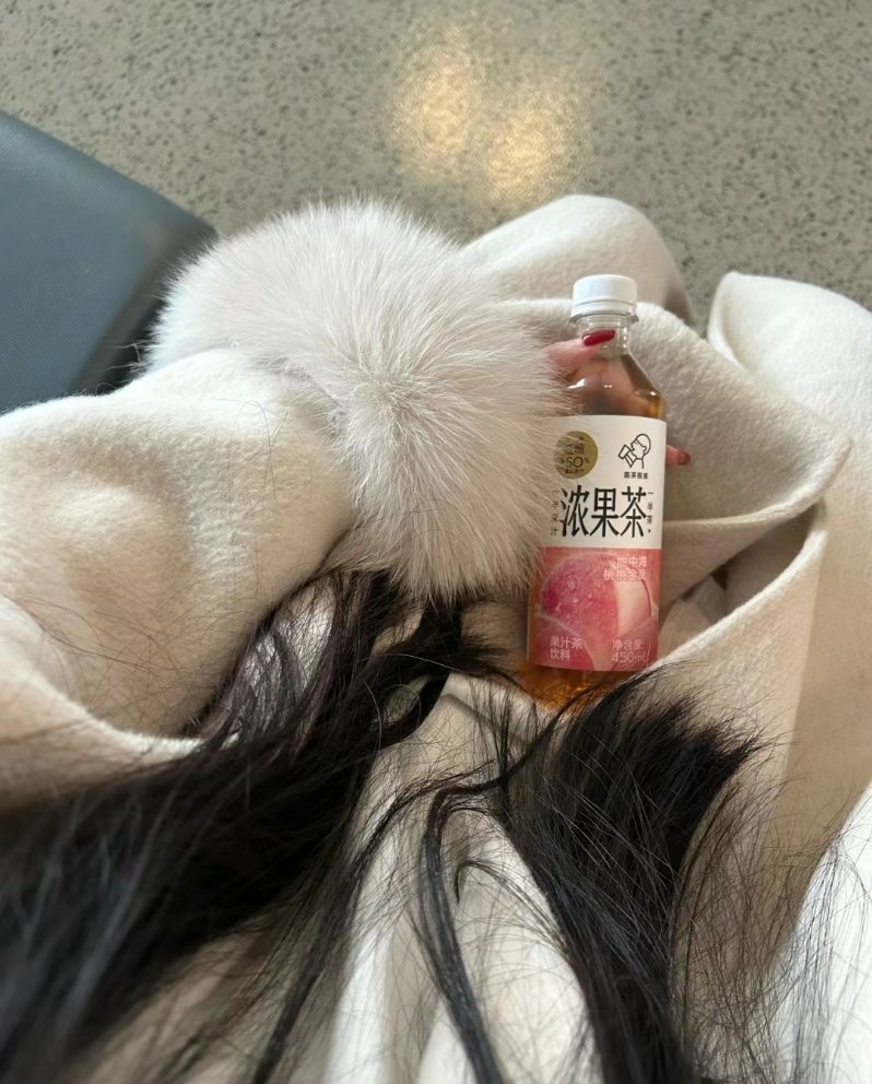 你不快乐 是因为你没有好好爱自己 且常常因为别人消耗着自己 . ​​​