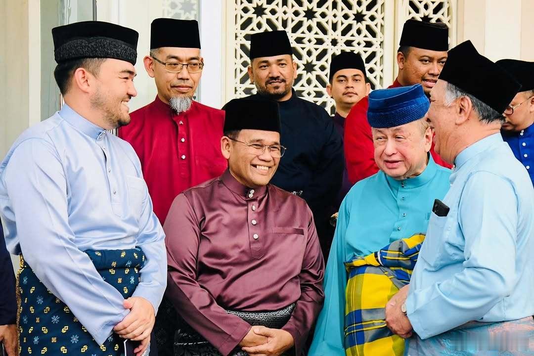 马来西亚王室 🇲🇾9月25日，雪兰莪州苏丹沙拉夫丁和王后诺拉西金、王储阿米尔