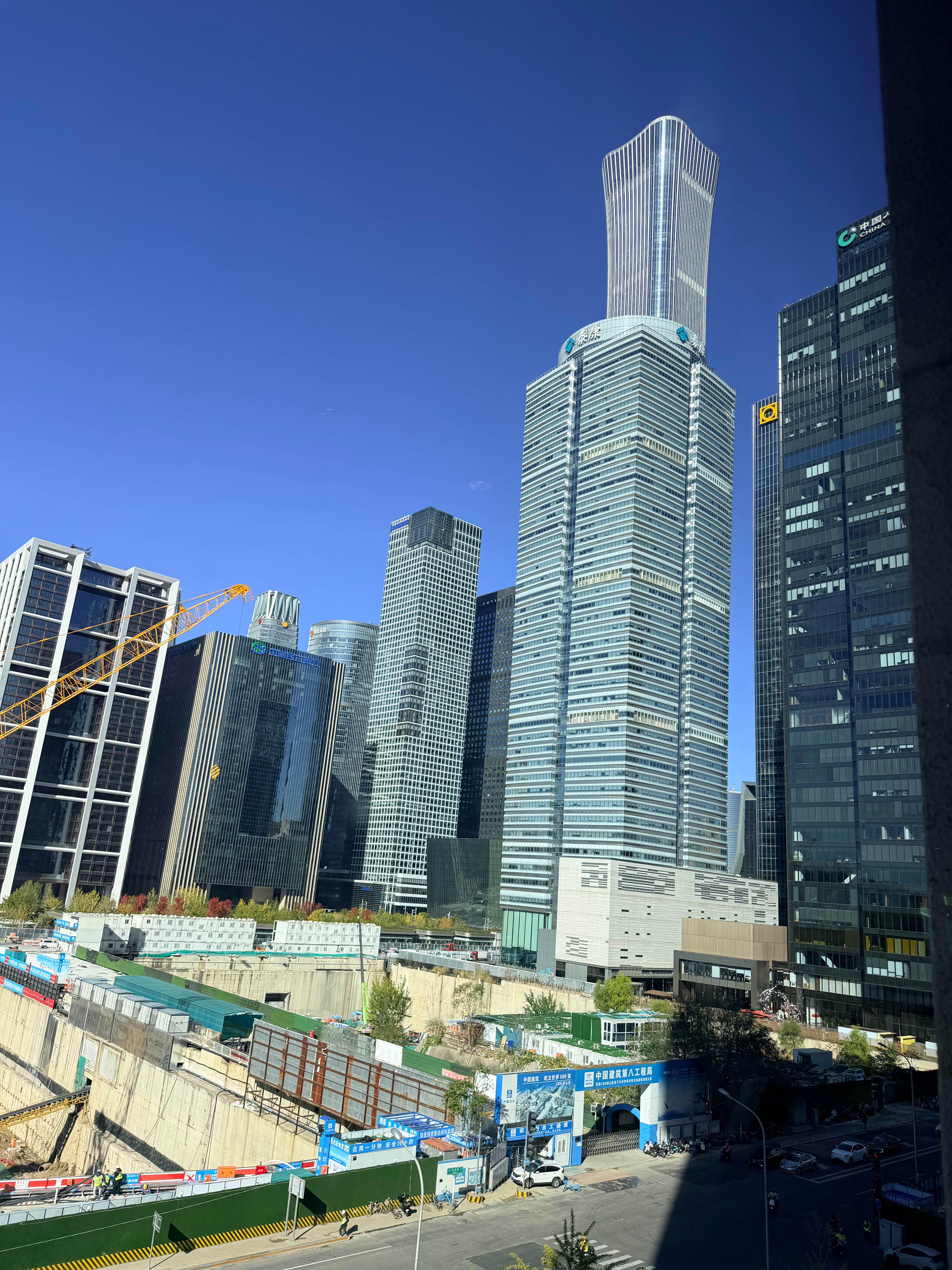 来北京这么多次，第一次离中国尊这么近可惜打车时候运气不好随机到一个只开内循环的司