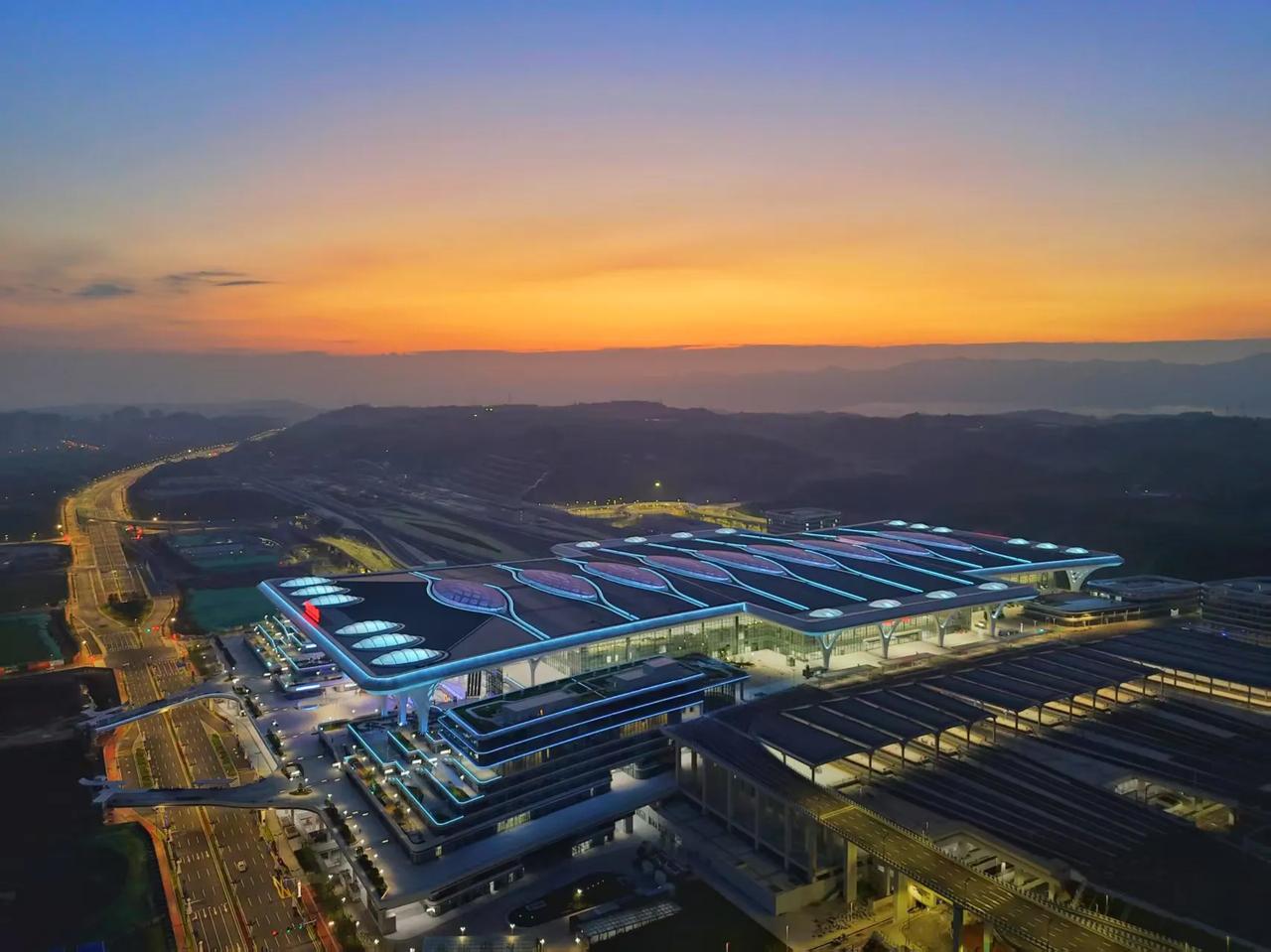 据路透社报道，菲律宾海军发言人特立尼达6月24日在记者会上说：“中国试图以毒品淹