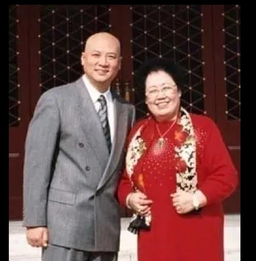 1988年，47岁的陈丽华到中国京剧院观看京剧，邂逅了36岁的迟重瑞。

那时候