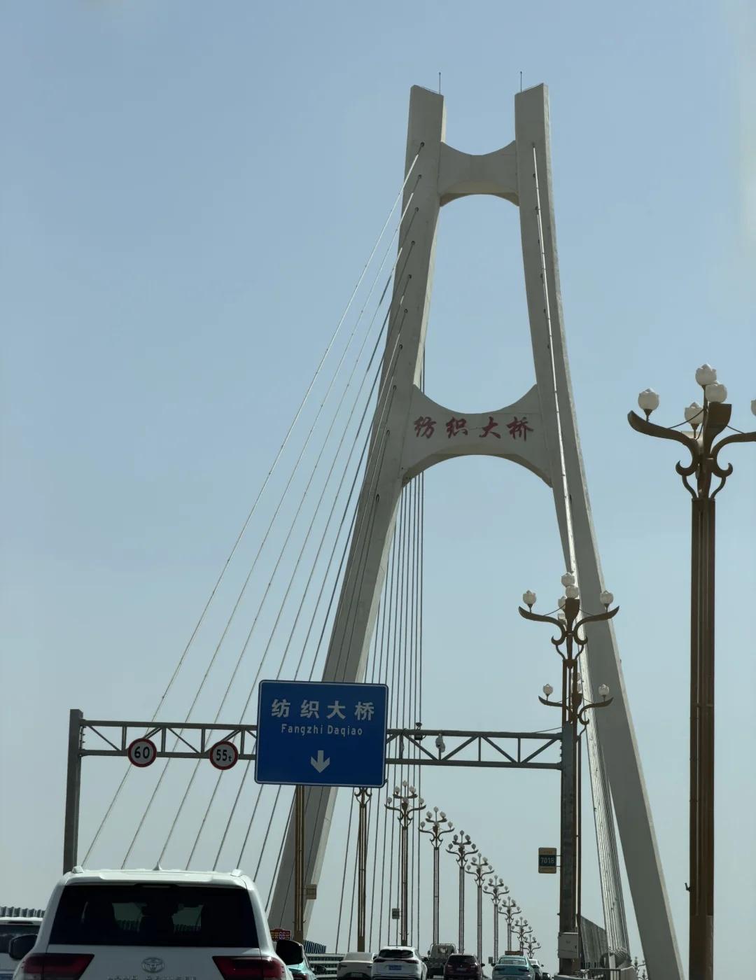 阿克苏的温度真的是昨天毛衣今天短袖
忽冷忽热的天气 春天 夏季感觉