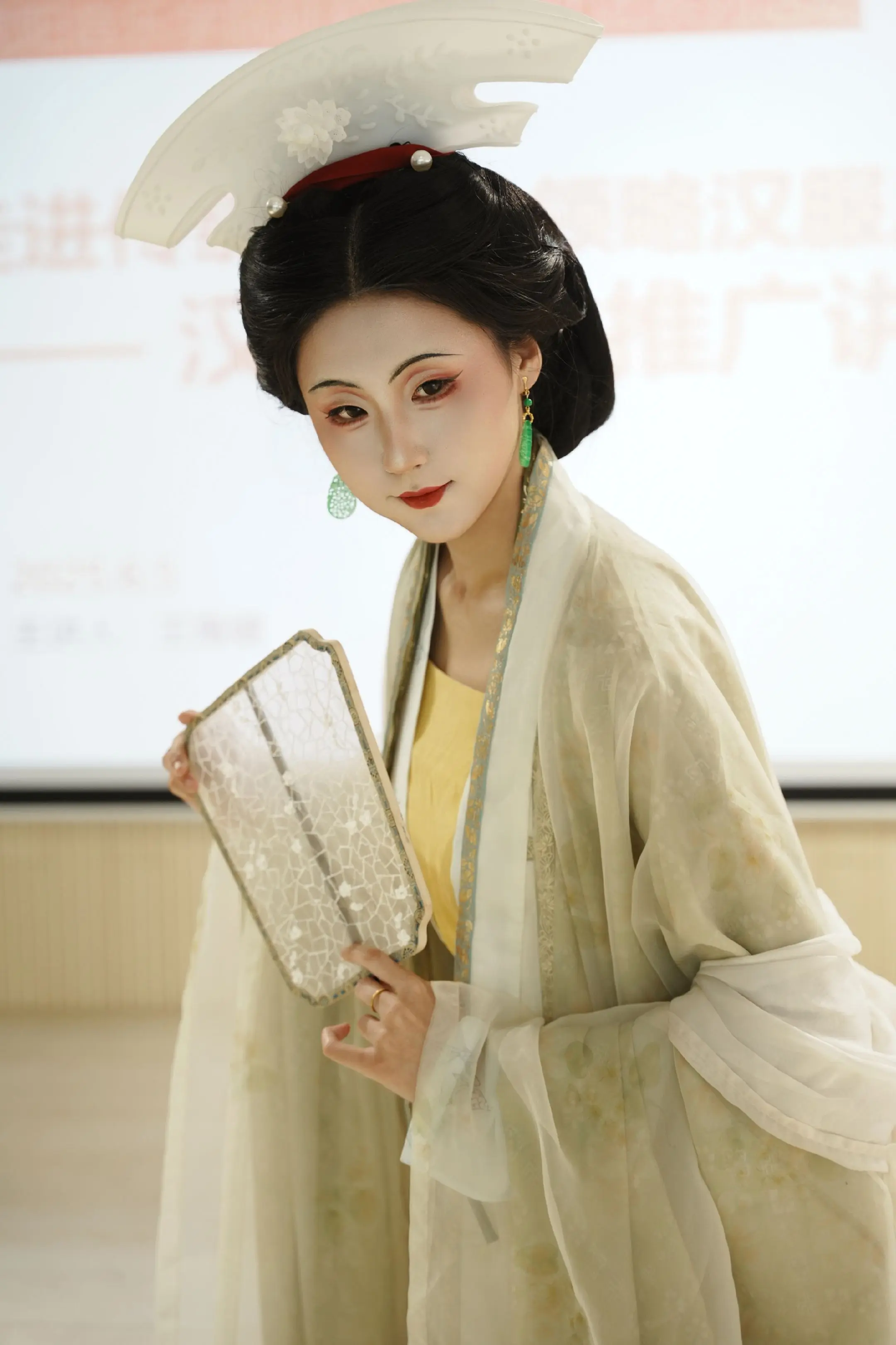 北宋.等肩冠。真的很荣幸能参加沈阳音乐学院的汉服文化推广讲座呀，是作为...