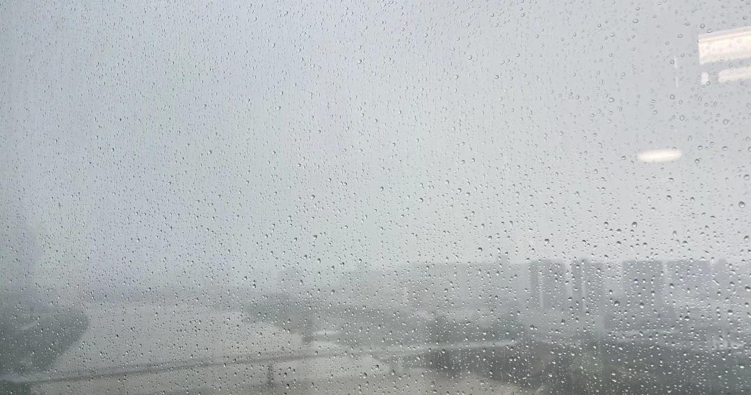不要再下了，广西顶不住了（注意右下角）
大雨还在下 这雨越下越大下个不停
我的城