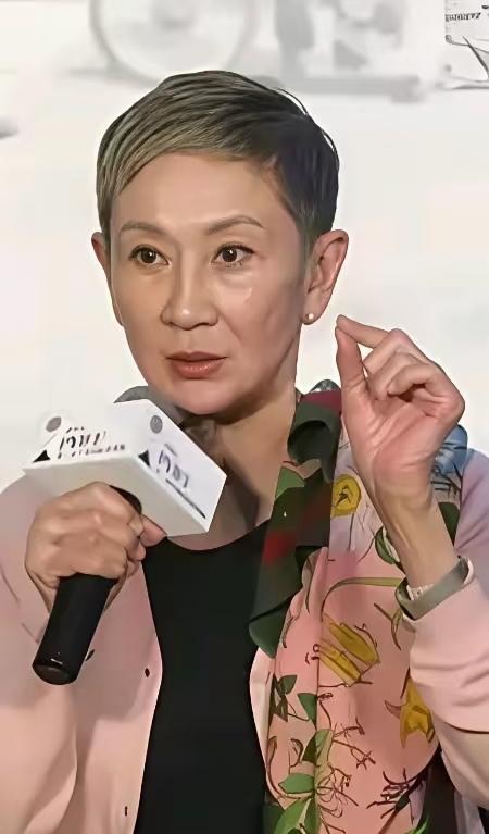 果然还是男人更懂男人，
我问老公，如果是你，施南生和徐克助理，你选哪个？

我老