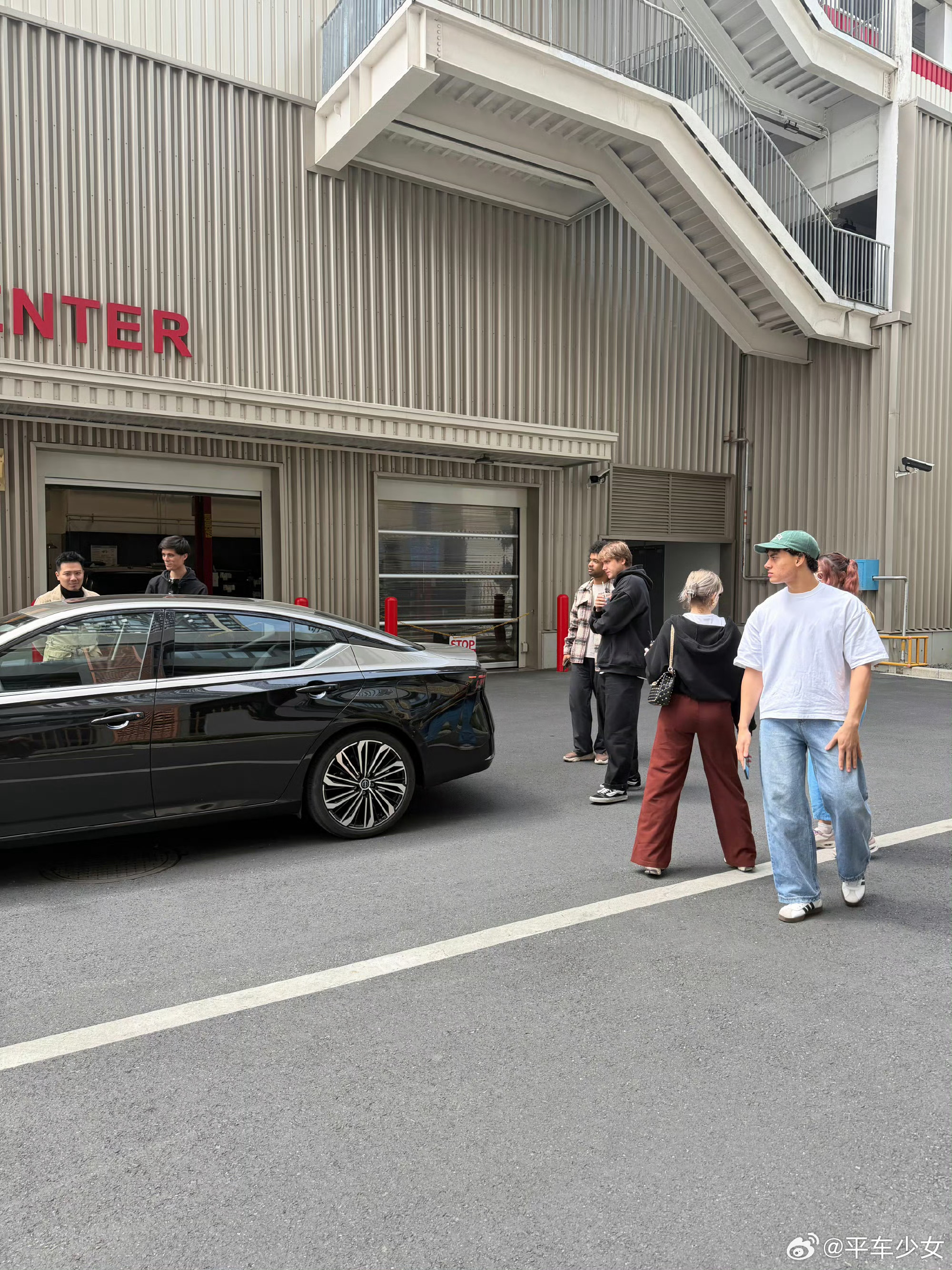 大湾区迈巴赫来了真的没想到，十几万的天籁，能把排面直接拉到百万级！在深圳Cost