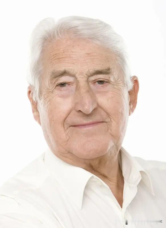 老人看孙女写作业睡着狂扇巴掌 最近，“老人看孙女写作业睡着狂扇巴掌”的监控视频刷