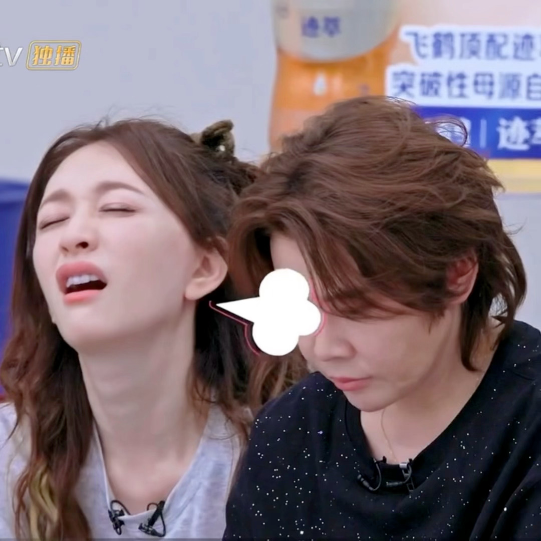 李小冉看到自己第一的反应李小冉听到自己又当队长的反应李小冉一公第一名崩溃 