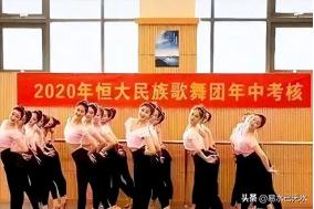 2009年，恒大成功上市之后，许家印就开始朝着文体圈进军了。
2010年，恒大干
