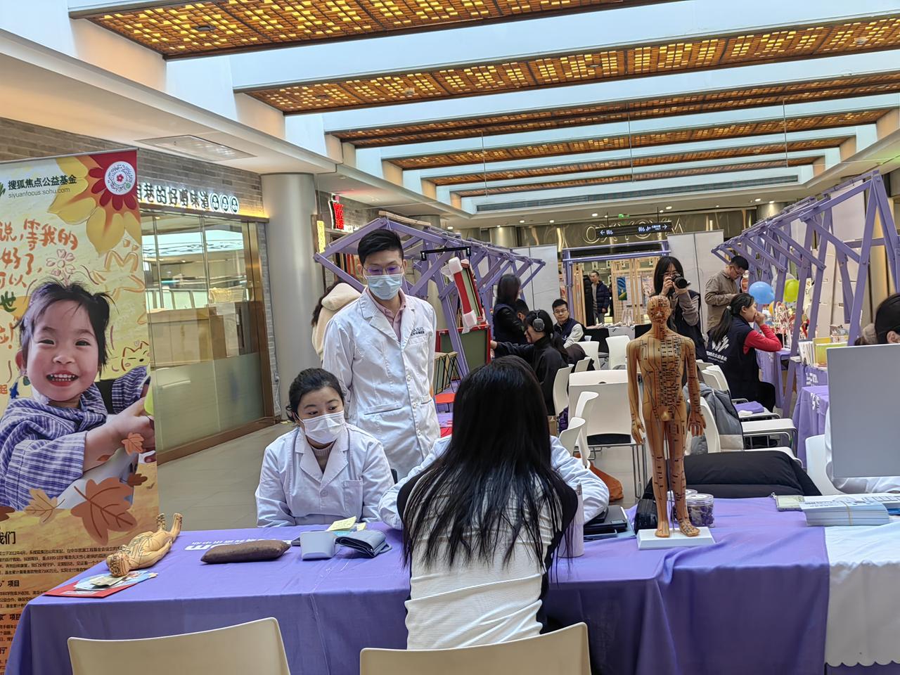 大多数人平时不能戒烟戒酒，可一旦生了病，烟戒了酒也戒了。
就像孩子一样，大人的话