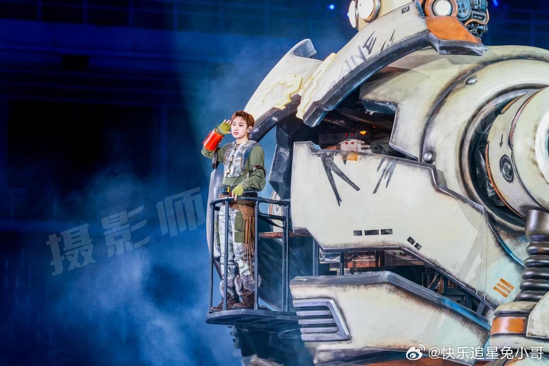汪苏泷说自己在罗曼城只是个NPC汪苏泷我们在怀念的演唱会说好不再见 原本一句记错