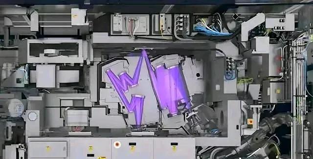 ASML光刻机禁售中国，活该业绩腰斩！
荷兰光刻机巨头阿斯麦ASML，昨晚公布的