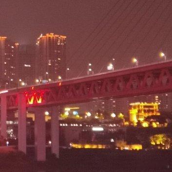 我们和父母之间隔着一整个时代你教妈妈用手机支付教了二十遍，她还是记不住。你急了说