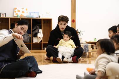 董璇说老公太帅不社交是好事 我们的爸爸 董璇这波发言让无数老婆瞬间共情：老公又帅