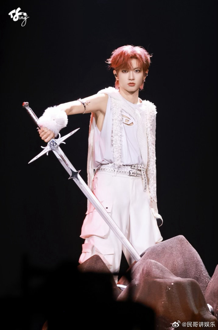 穆祉丞汪铎曝身边工作人员都喜欢穆祉丞周五晚高疯 穆祉丞自侃“疯人”怕被烦，汪铎补