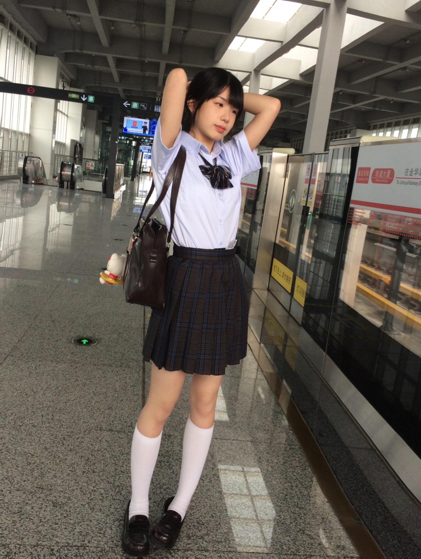 一个忧伤的叼毛。