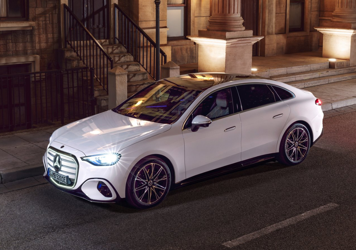 奔驰你怎么了奔驰！你还是那个梅赛德斯·奔驰吗？这个新的纯电奔驰C，怎么设计能设计