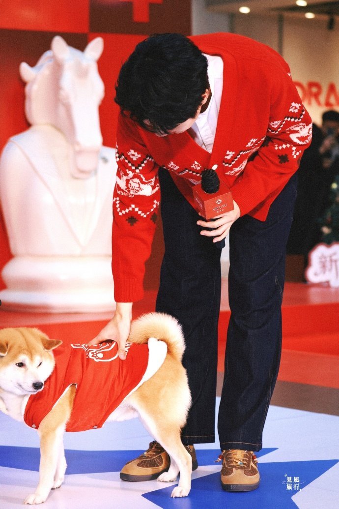 VICUTU新年衣橱VICUTU威可多刘昊然脱下西装完全就是大学学长好嘛！一身新