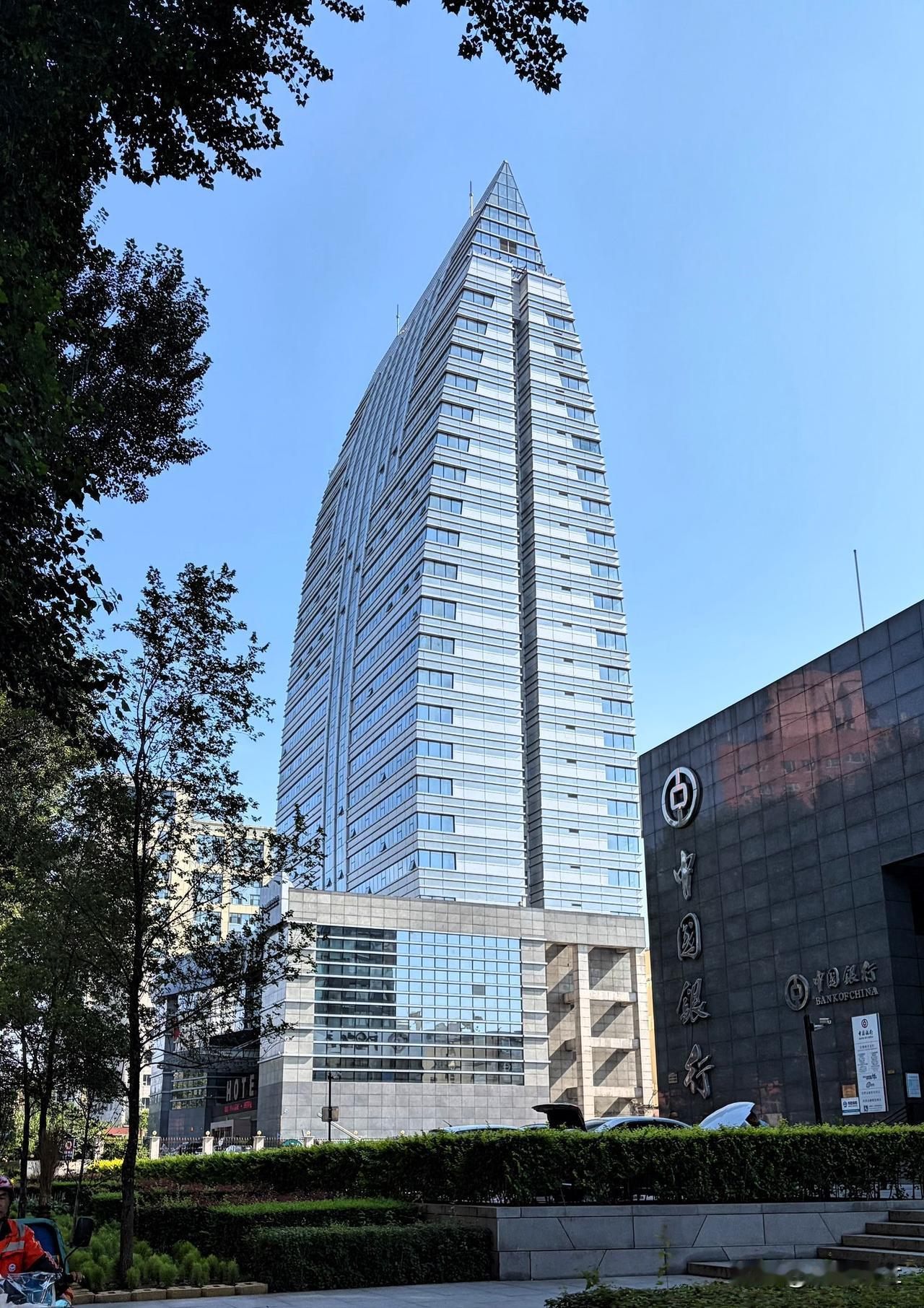 昨天从吉林的舒兰市来到了吉林的省会——长春市，寻找满意的酒店就花了一个多时间。