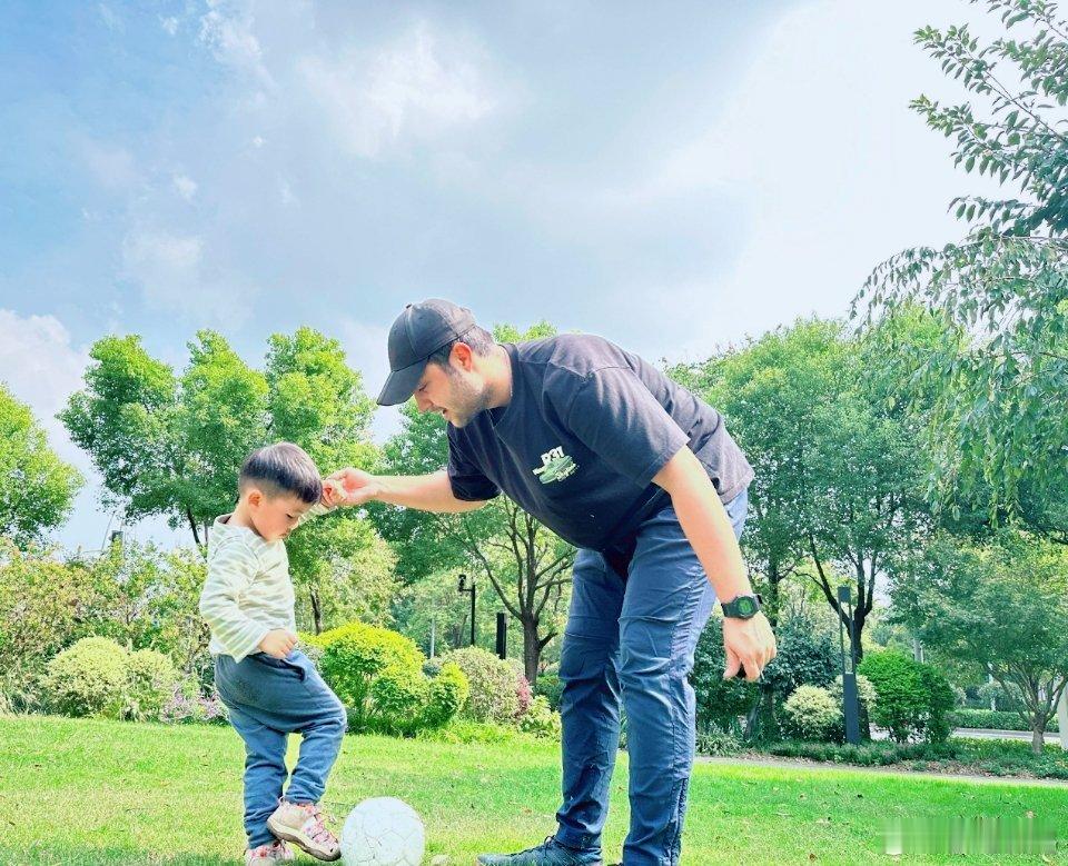 孩子的内驱力来源这10个关键因素。1. 自主感——孩子能自己选择、掌控事情时，更