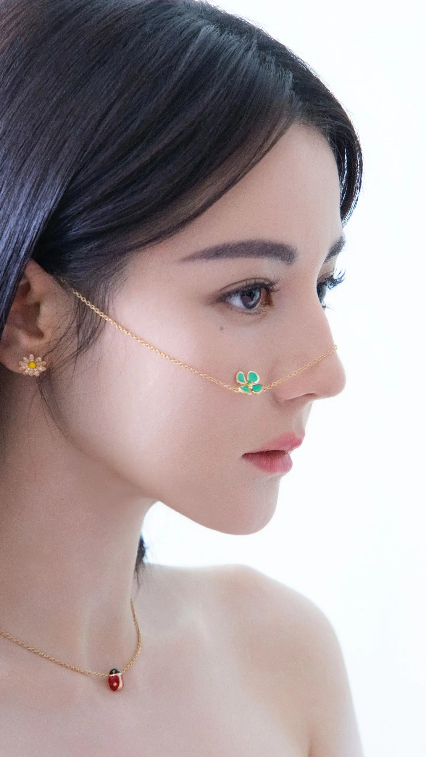 绝色本当耀眼，何须为酸语折腰