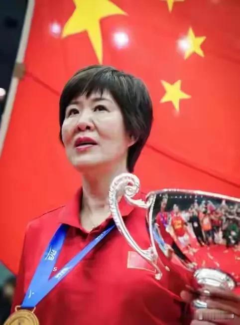 我敢说，排球进攻是从大力跳发发球开始的 ，不管男排还是女排，大力跳发由于发球力量