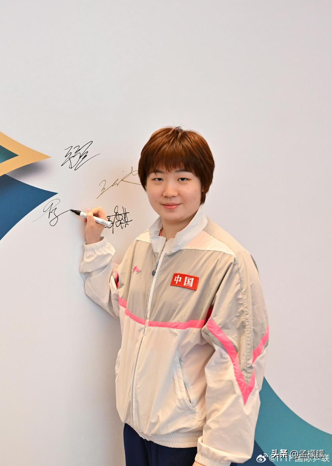 2026澳门国际乒联单打世界杯丨蒯曼 死里逃生，决胜局1-5落后，11-8逆转拿