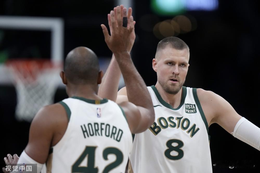 [NBA]凯尔特人40分狂胜残阵灰熊   
北京时间2月5日，NBA常规赛继续进