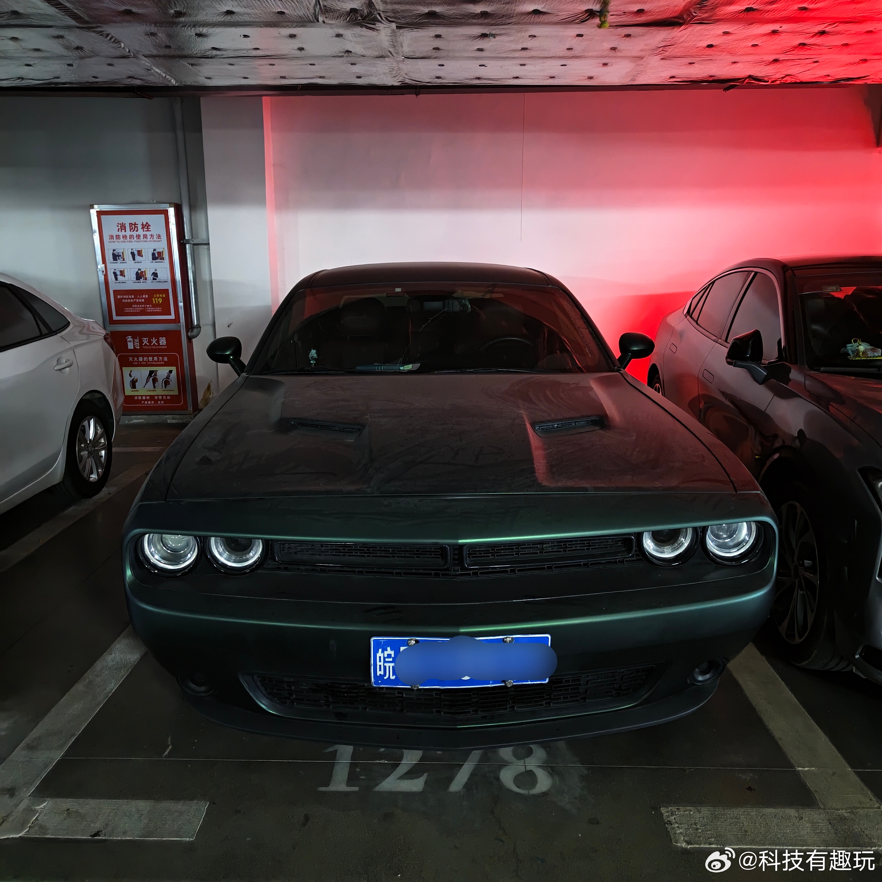 停车场来了辆没见过的车，认识的应该不多