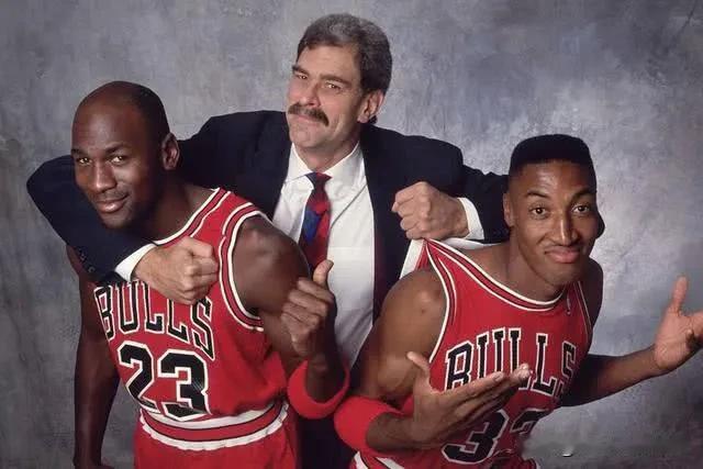 NBA现在似乎没有球队打三角战术了，是不是因为太难掌握了？

在篮球的广阔天地里