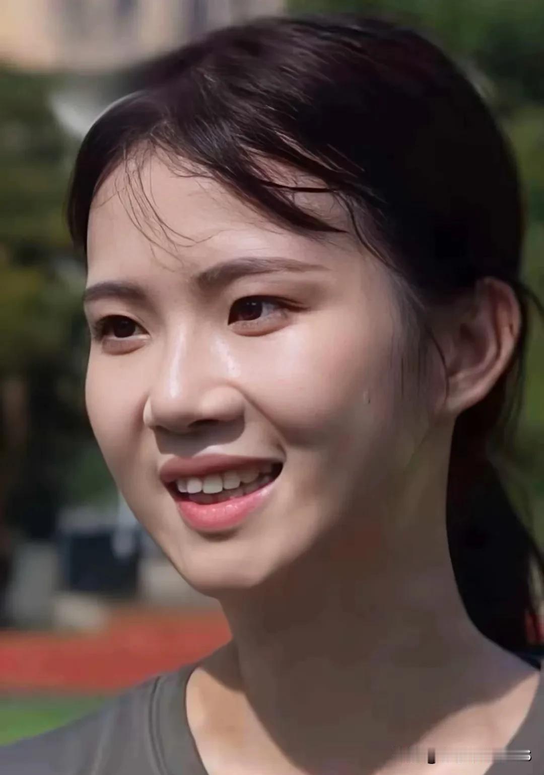 巾帼不让须眉的徐枫灿，那个天秤座的美女飞行员，真的太有魅力了！每次看到你那甜美的