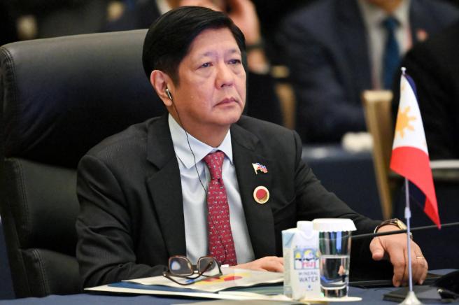 谁能想到，堂堂一国总统，竟然要在自己国家的“大后方”，搞起了一场犹如“深入敌营”