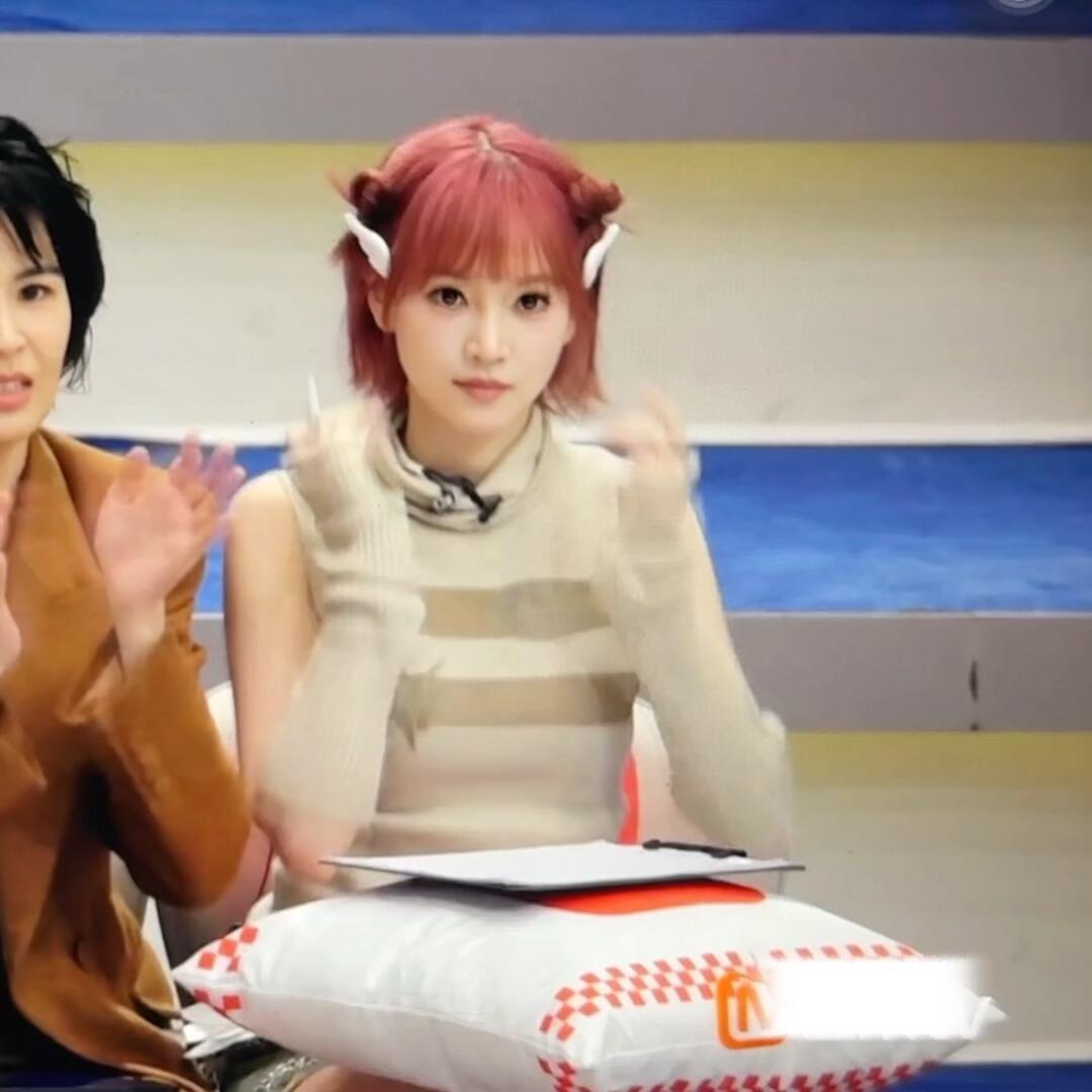 黄灿灿一公发言太可爱了 刚表演完就绷不住掉眼泪，还抽抽搭搭地夸忍住不哭的人太牛了