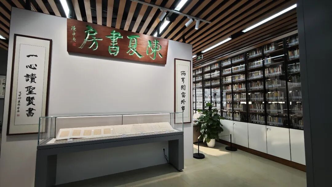 北大教授陈平原、夏晓虹夫妇书房搬进首图