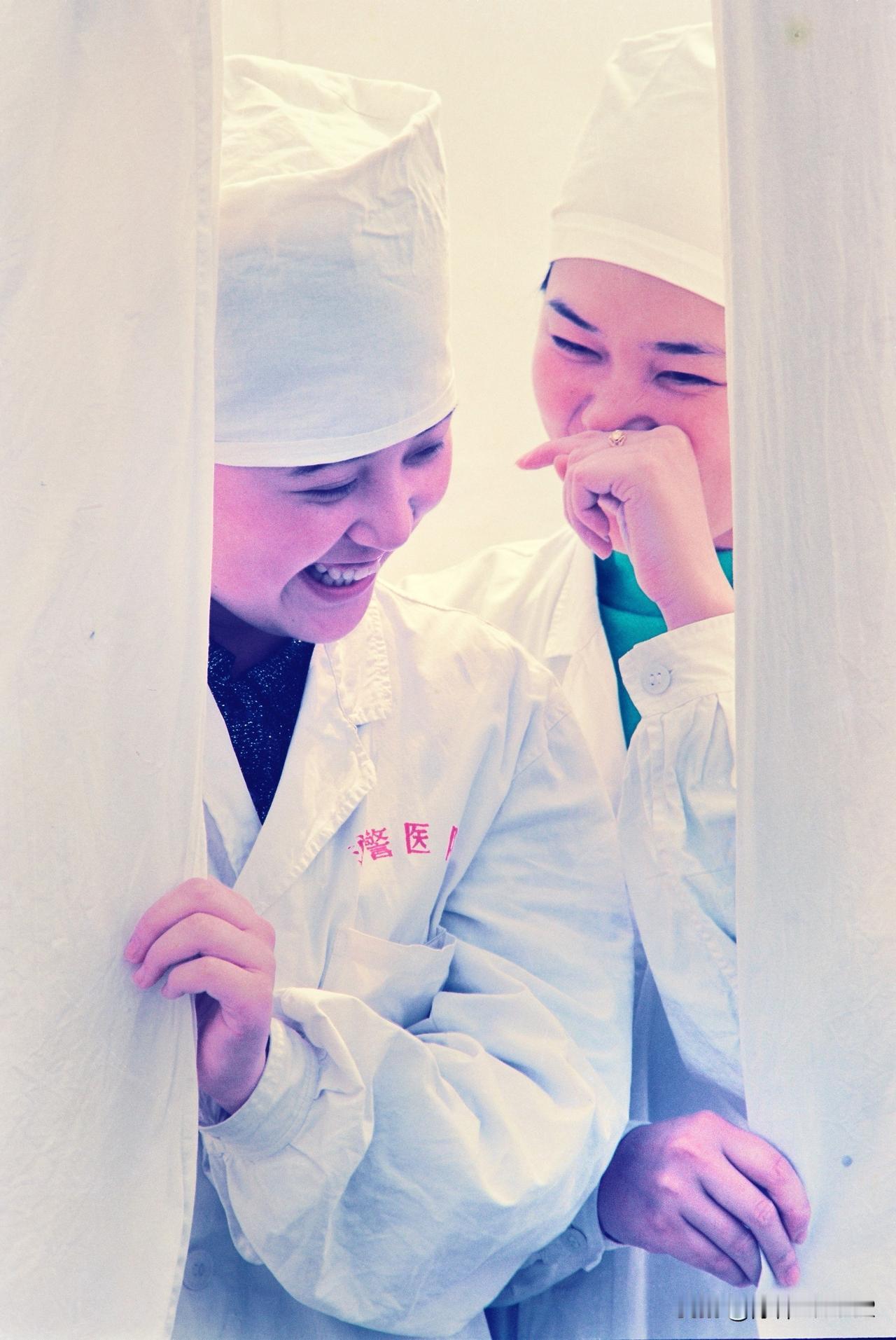 从1971年到1977年，我在部队基本上都是在翻跟头中度过的。我们战士业余传队是