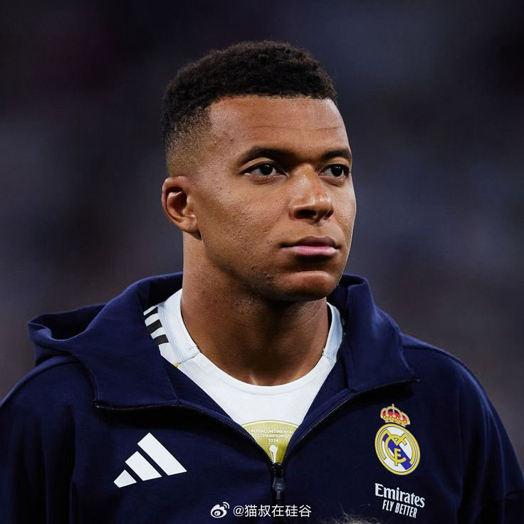 法国西班牙多家媒体报道，皇马医疗团队在治疗姆巴佩膝伤时犯下了低级错误。姆巴佩的伤