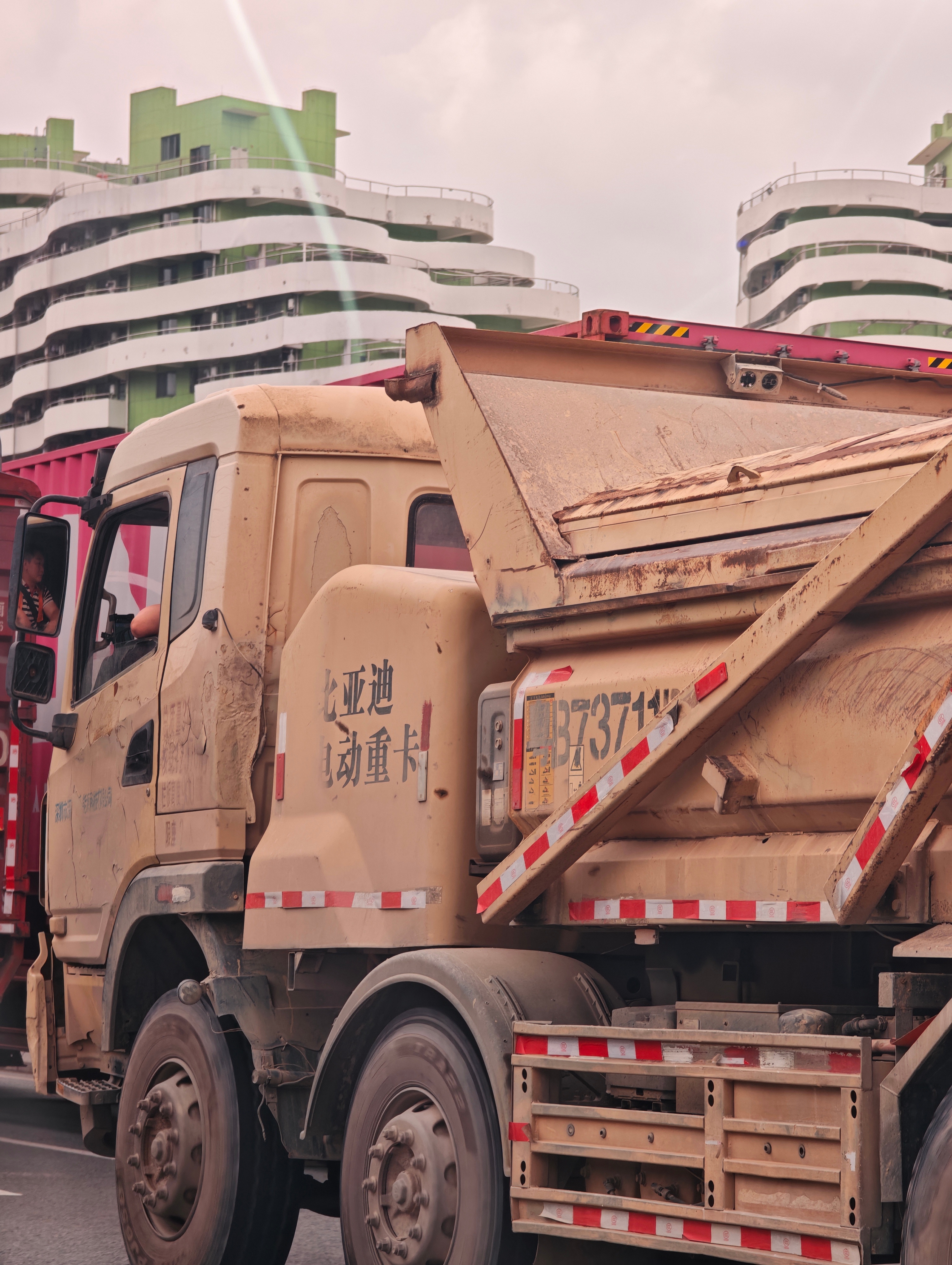 电动重卡！！！这就是比亚迪电池的实力和底气。 