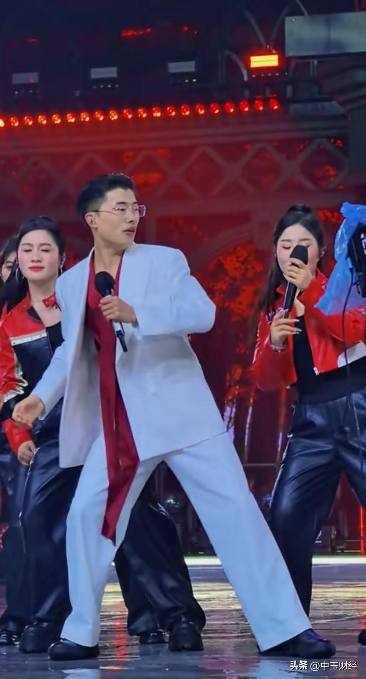 有人厌恶，就有人喜爱。郭有才出现在大众视野，恰似野百合，也能迎来属于自己的春天！