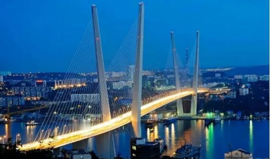 俄高官：沙俄占中国的不妨卖给中国。近年来，俄罗斯一直喊着“向东看”的口号，试图开