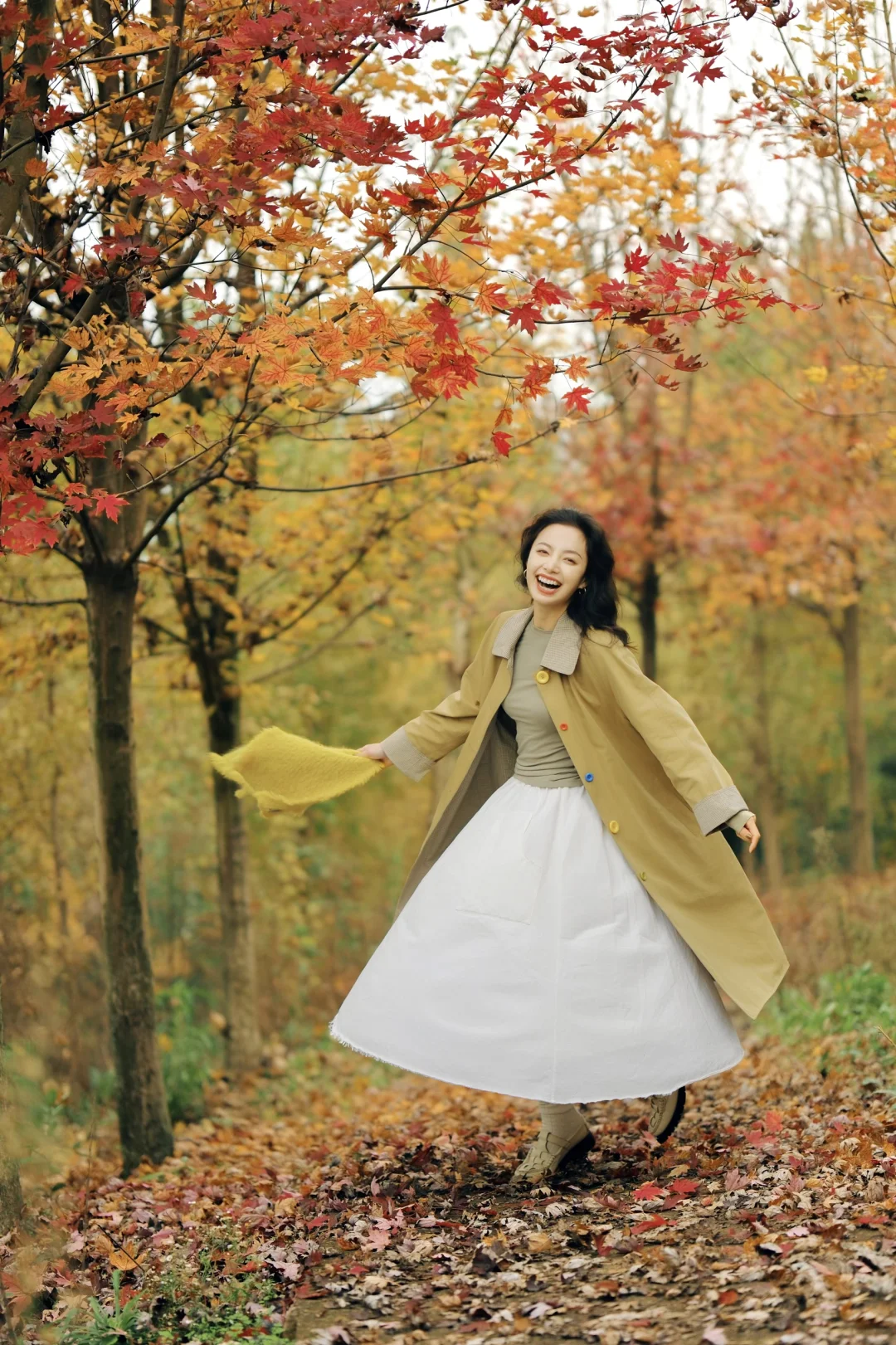 撞翻了秋天的调色盘，红枫林这样拍也太美了！