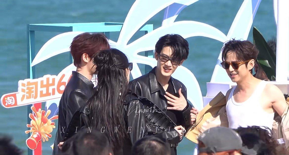 何炅问檀健次孟子义丁程鑫内搭穿了啥你好星期六 谁能拒绝八卦的何老师！团建时好奇追